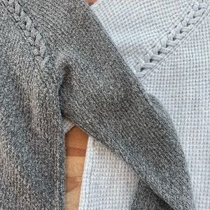 2 soft AEO sweaters sz L